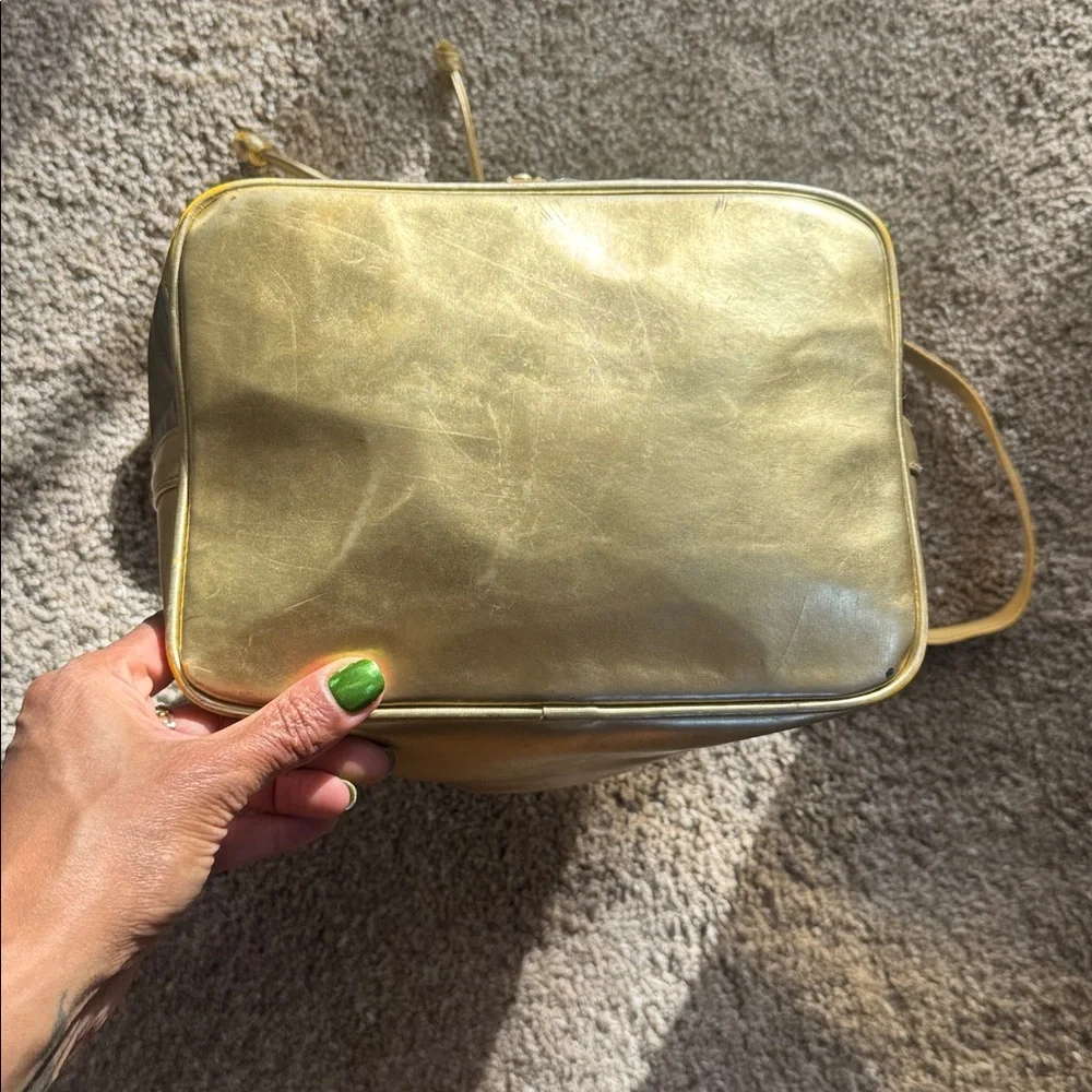 Château Vintage Leather Bucket Bag Lion Medallion